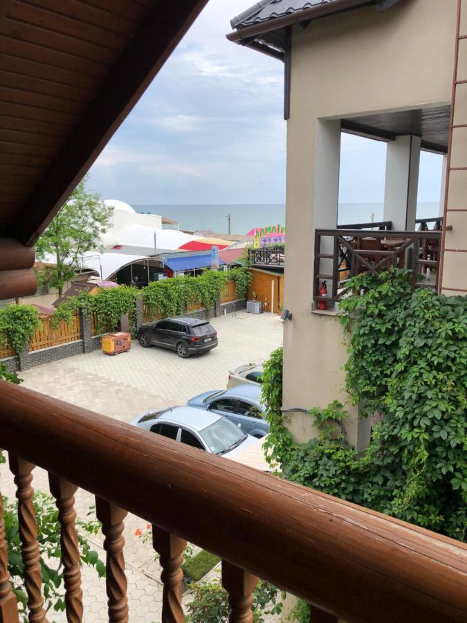 Веселий Кут Hotel Zaliznyy Havn Eksteriør billede