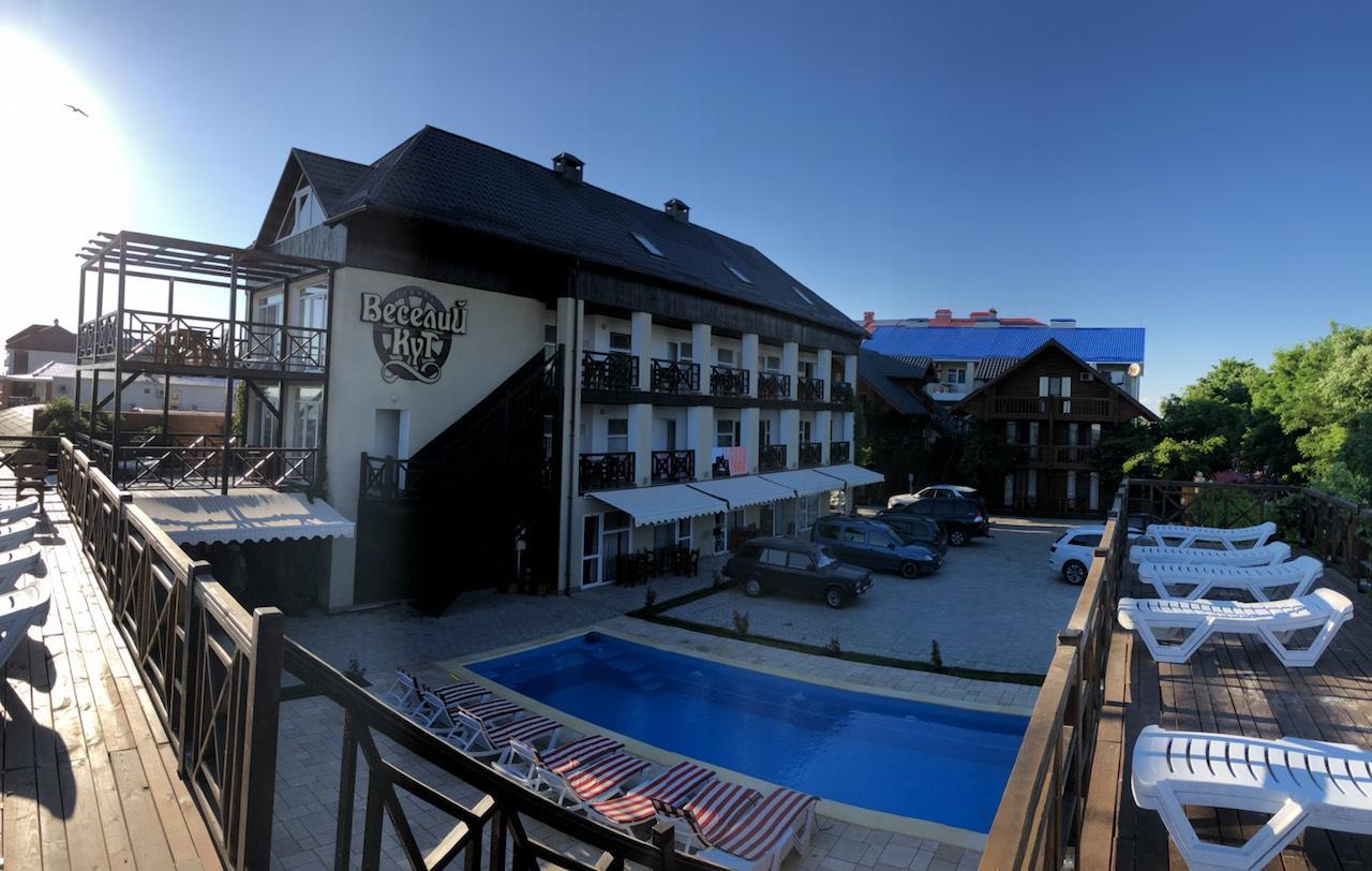Веселий Кут Hotel Zaliznyy Havn Eksteriør billede