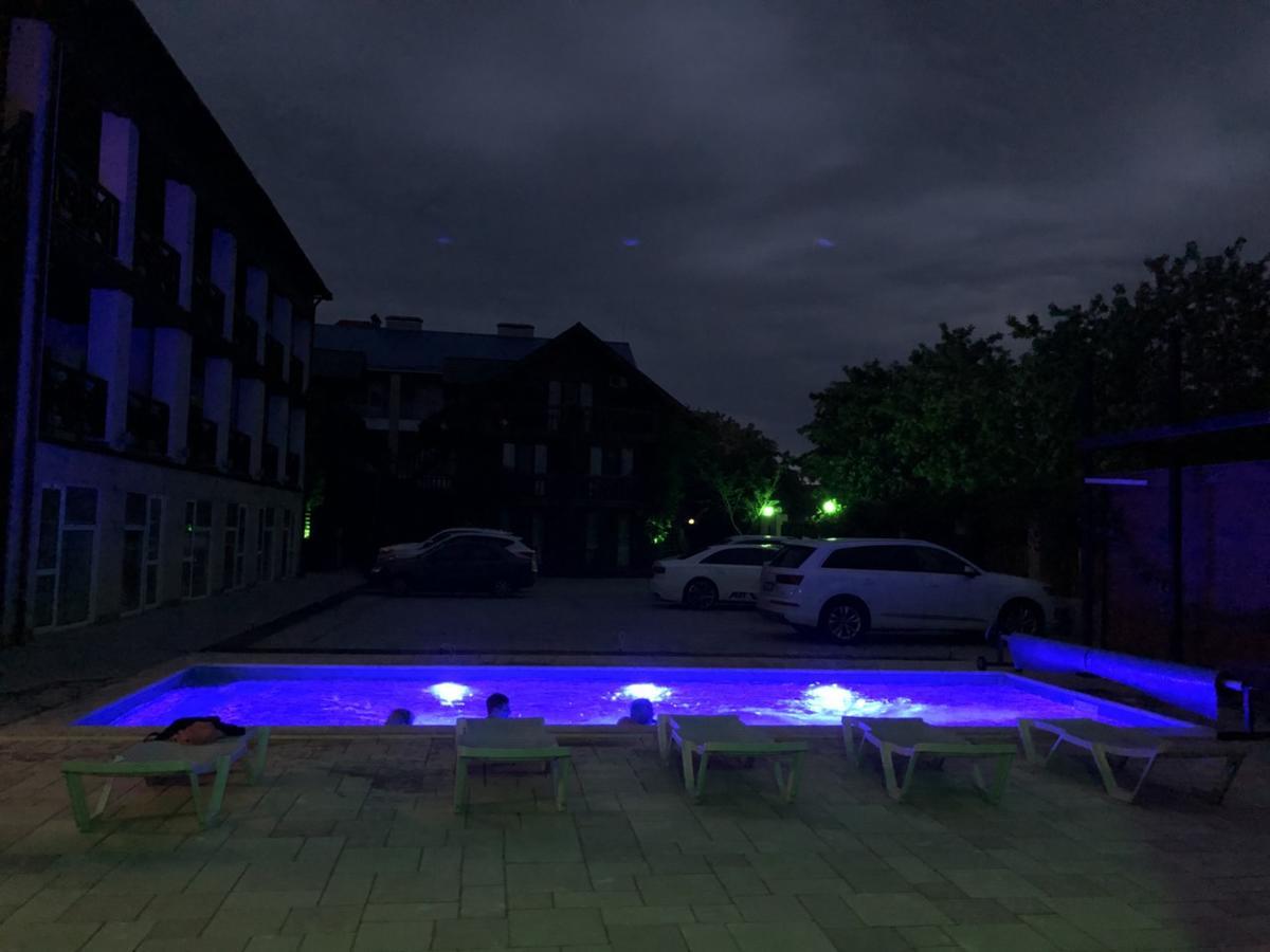 Веселий Кут Hotel Zaliznyy Havn Eksteriør billede