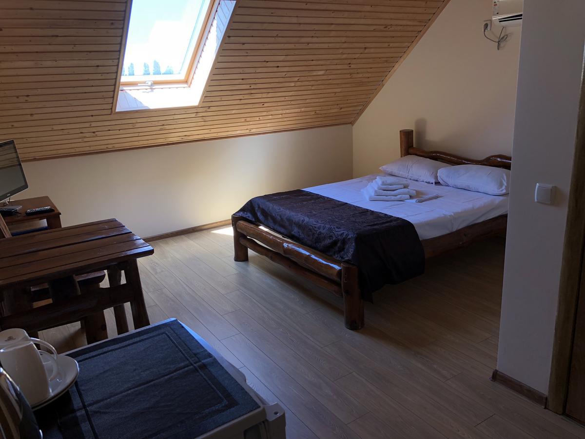 Веселий Кут Hotel Zaliznyy Havn Eksteriør billede