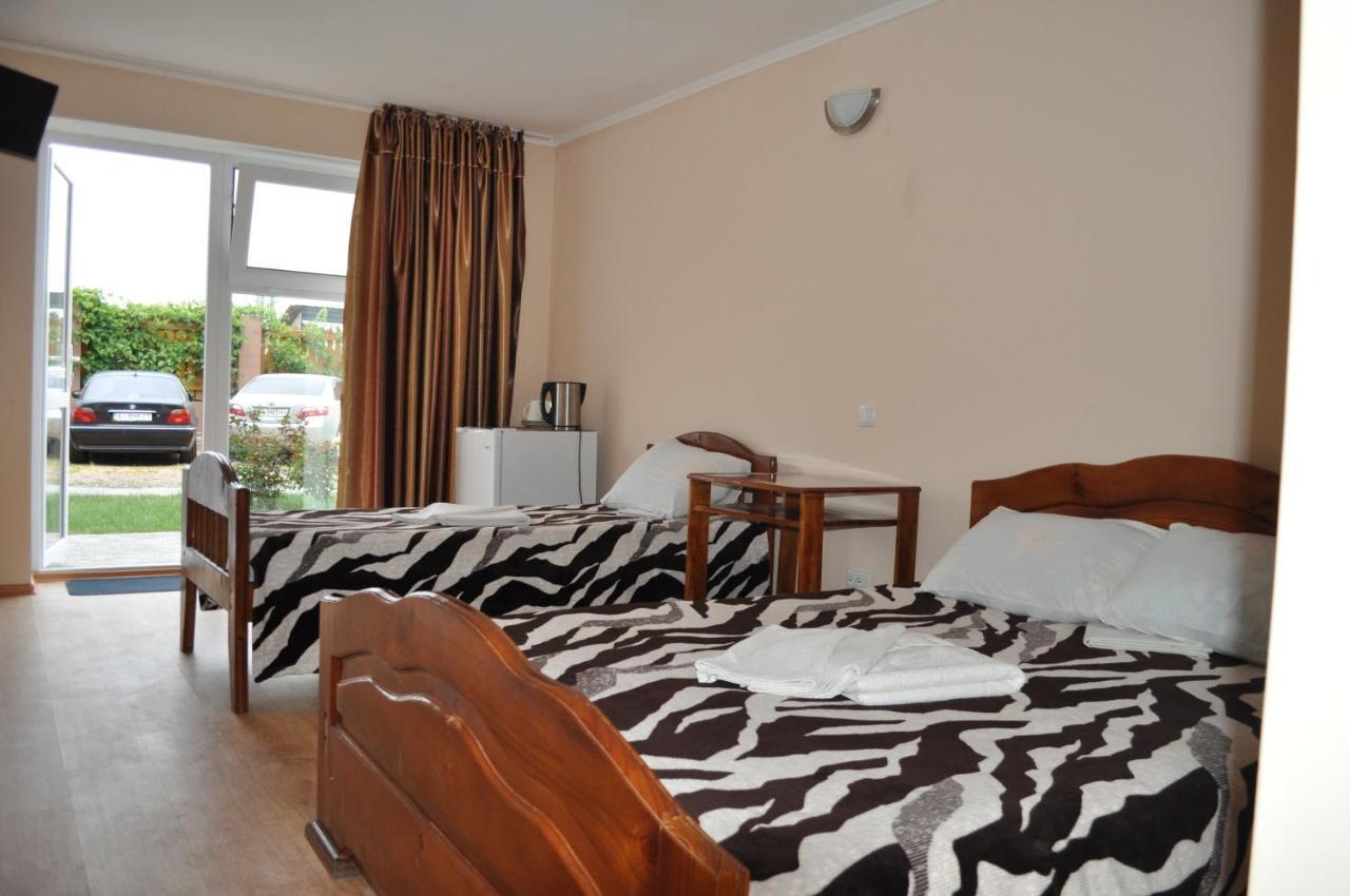 Веселий Кут Hotel Zaliznyy Havn Eksteriør billede