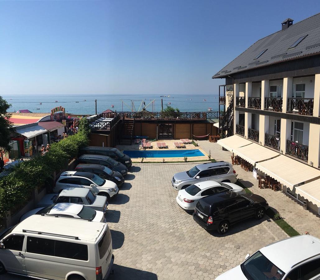 Веселий Кут Hotel Zaliznyy Havn Eksteriør billede